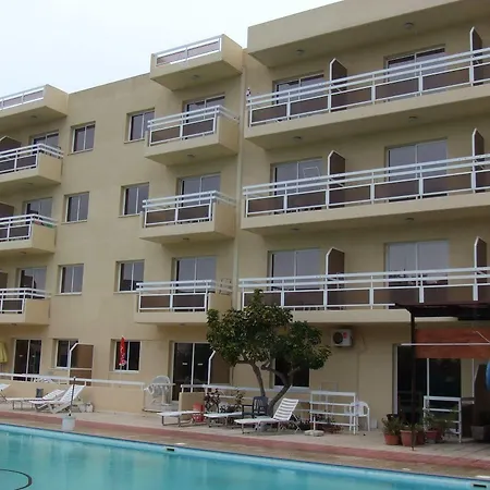 Sunquest Gardens Holiday Апарт-отель Лимасол